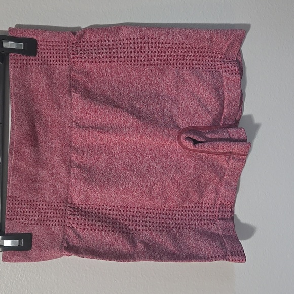 Womena Pink Textured Athletic Shorts In Size Medium - Picture 1 of 6